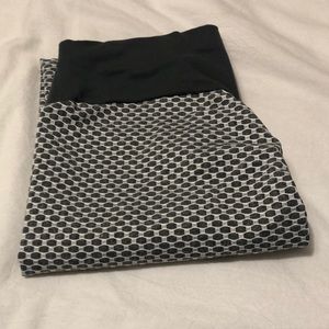 Instagram fad - big butt leggings, white and gray leggings